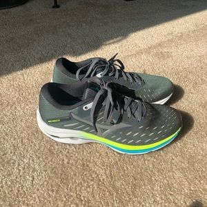 Mizuno Wave Rider 24 running shoes